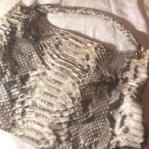 Grand Pelle, by Vera Pelle collection